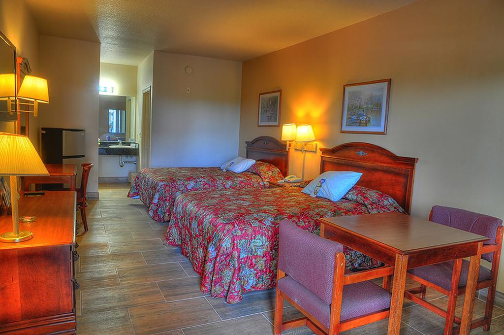Lone Star Inn And Suites Victoria Εξωτερικό φωτογραφία