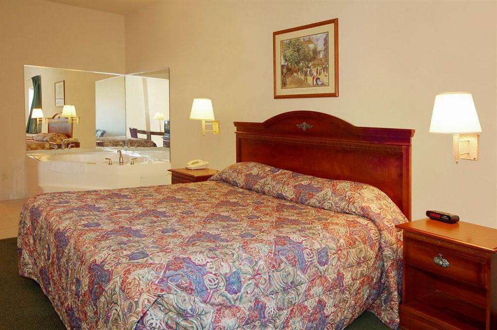Lone Star Inn And Suites Victoria Εξωτερικό φωτογραφία