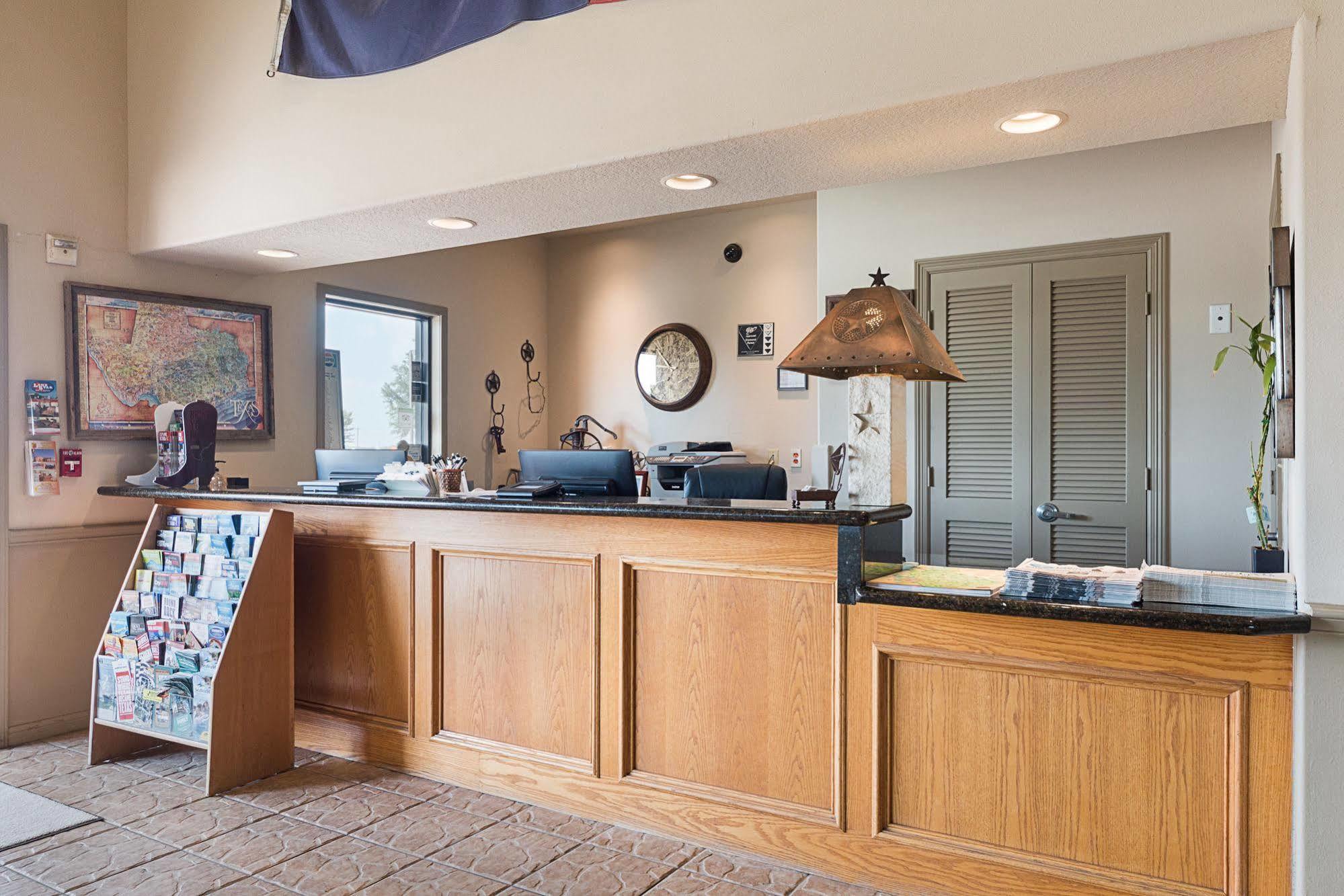 Lone Star Inn And Suites Victoria Εξωτερικό φωτογραφία
