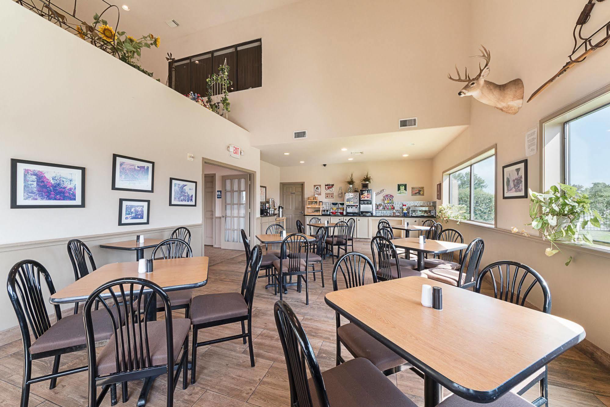 Lone Star Inn And Suites Victoria Εξωτερικό φωτογραφία